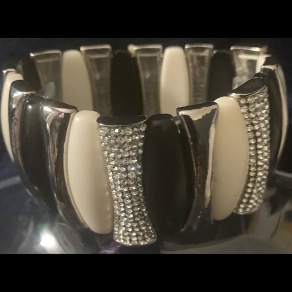 Pre-owned, gently used stretch black, white and silver sparkle bracelet. - Picture 9 of 10